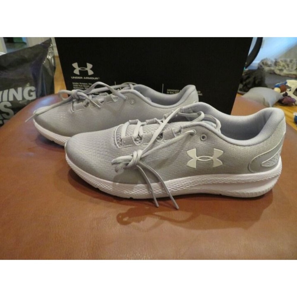 NWT Womens Under Armour Tennis Shoes, 11